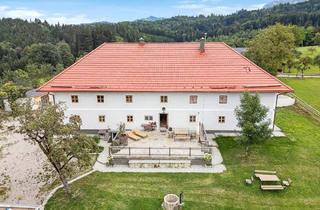 Bauernhäuser zu kaufen in 4816 Gschwandt, PANORAMABLICK ZUM VERLIEBEN!Traditioneller Vierkanthof in Premium-Alleinlage - Nähe Gmunden!