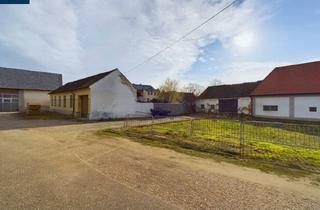 Grundstück zu kaufen in 2154 Unterstinkenbrunn, Baugrundstück mit alten Bauernhaus in idyllischer Ortsrandlage im Weinviertler Unterstinkenbrunn - Entwicklungspotential