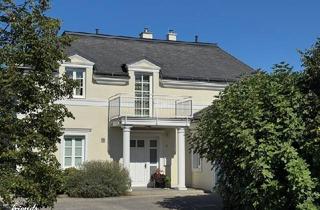 Villen zu kaufen in Gutshofstraße, 2522 Oberwaltersdorf, Exklusive Villa mit Terrasse, Balkon und Doppelgarage!