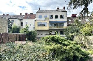 Haus kaufen in Retz / Westliches Weinviertel, 2020 Hollabrunn, Bestlage nahe S-Bahn und Freizeitzentrum! Großzügiges Stadthaus im Zentrum mit zwei Balkonen, Garage und Garten