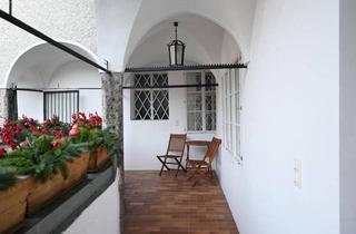 Wohnung mieten in Getreidegasse, 5020 Salzburg, SALZBURGER ALTSTADT | 2‑Zimmer-Luxusappartment mit Komplettmöblierung und Arkadenterrasse in historischem Altbau