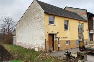 Haus kaufen in 2136 Laa an der Thaya, Grundstück samt teilrenoviertem Haus und Garage