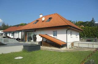 Einfamilienhaus kaufen in 2630 Ternitz, Tolles Einfamilienhaus mit großem Pool (ca. 32m²), ausbaubarem Dachgeschoß und Doppelgarage wartet auf Sie!