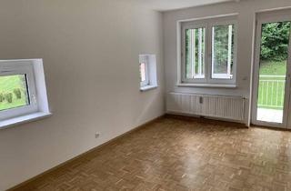 Wohnung mieten in Pfarrbergsiedlung, 4594 Untergrünburg, Einzug ins Sommerglück: ländlich wohnen, sonnig leben! Umfassend sanierte 3-Raum-Wohnung mit praktischem Abstellraum und bequemen Parkplatz direkt vor der Haustür! Genießen Sie die landschaftliche Schönheit von Ihrer gemütlichen Loggia aus!